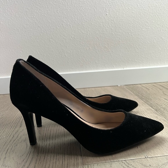 Karl Lagerfeld black velvet pointy heels - Picture 5 of 8